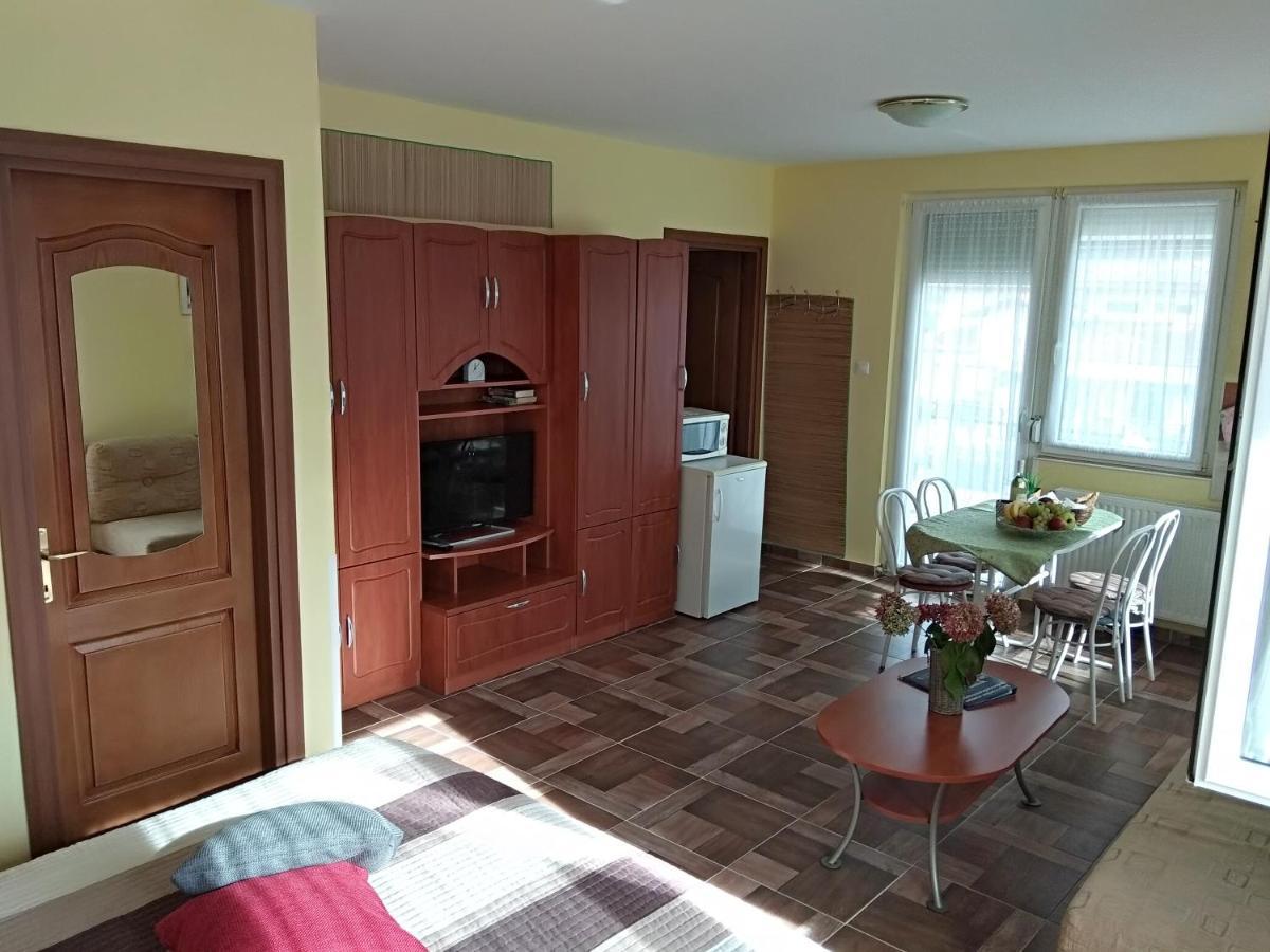 Yellow Apartmanhaz Bük المظهر الخارجي الصورة