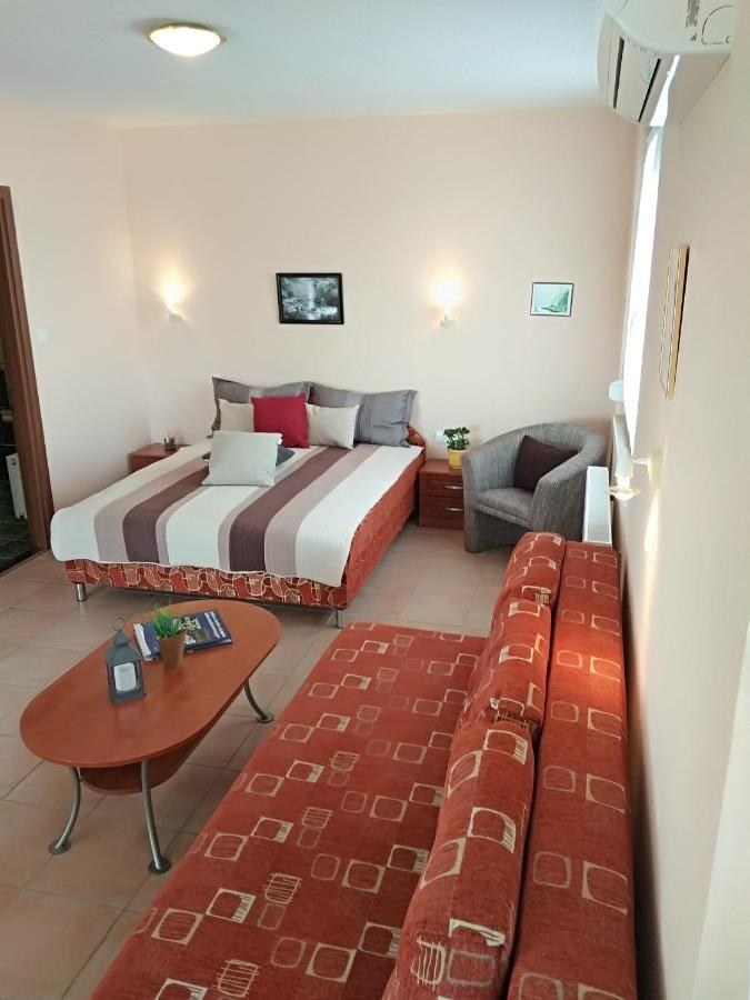 Yellow Apartmanhaz Bük المظهر الخارجي الصورة